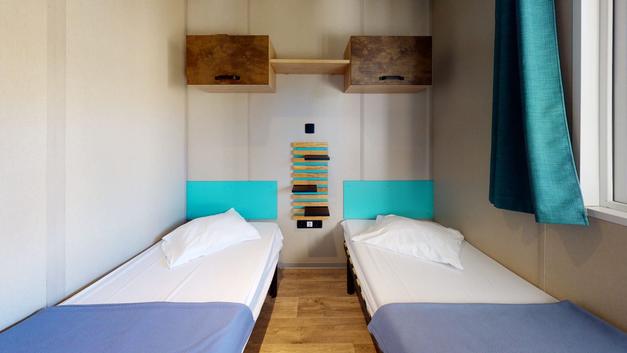 Camping-les-Flots-Bleus-Chalet-2021-Bedroom (1)