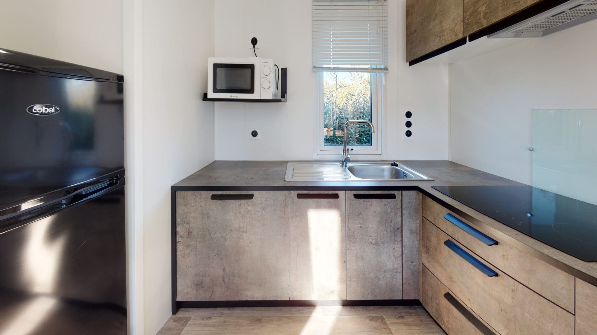 Camping-les-Flots-Bleus-Mobilhome-2021-Kitchen