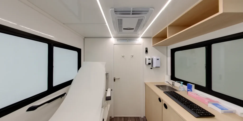 Visite virtuelle médical bus aménagé
