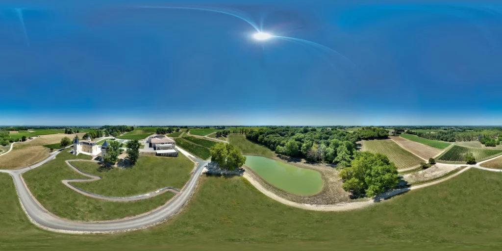 Visite virtuelle 360 du Château Plain Point vue drone sur le vignoble